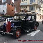 Ambiance exode pour cette Renault Monaquatre et cette Peugeot 202
