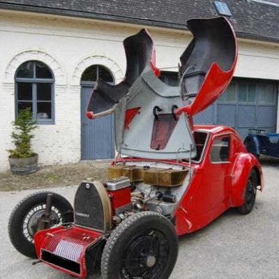 Capot caractéristique de la berlinette