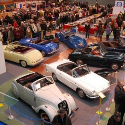 Vue générale sur l'expo des cabriolets français