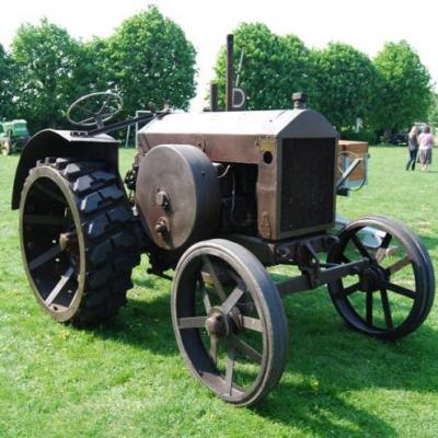 Les très anciens tracteurs ont aussi leur place