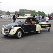Route des vacances -  Citroen 2cv et sa remorque à bagages