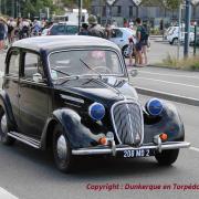 Simca 8 berline aux phares Blackout
